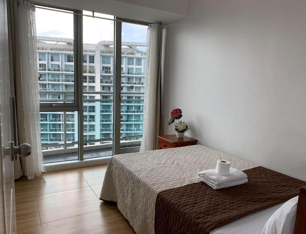 Azure C5 Man-Made Beach Balcony Multiple Units มะนิลา ภายนอก รูปภาพ